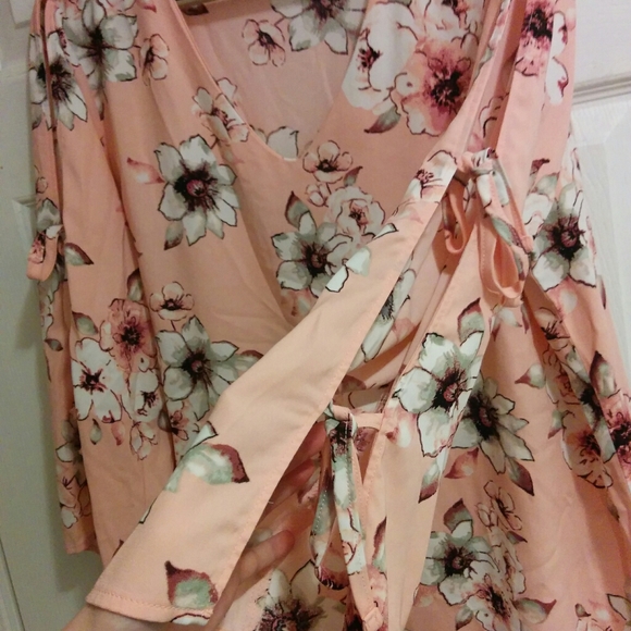 Split tie long sleeve shirt - Picture 2 of 4